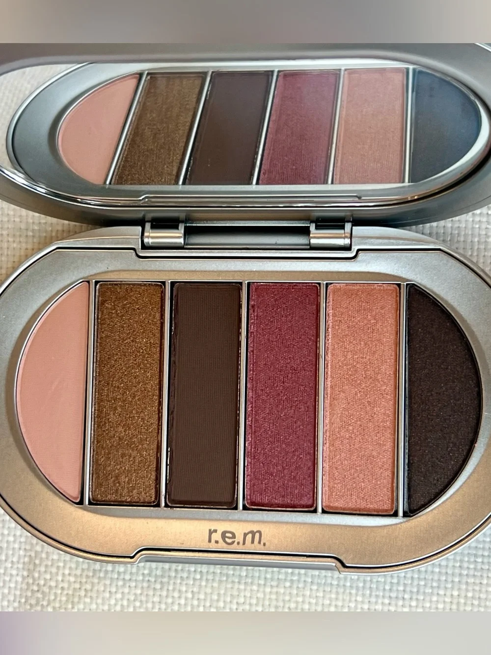 r.e.m. beauty Midnight Eyeshadow Pallete Smitten Kitten